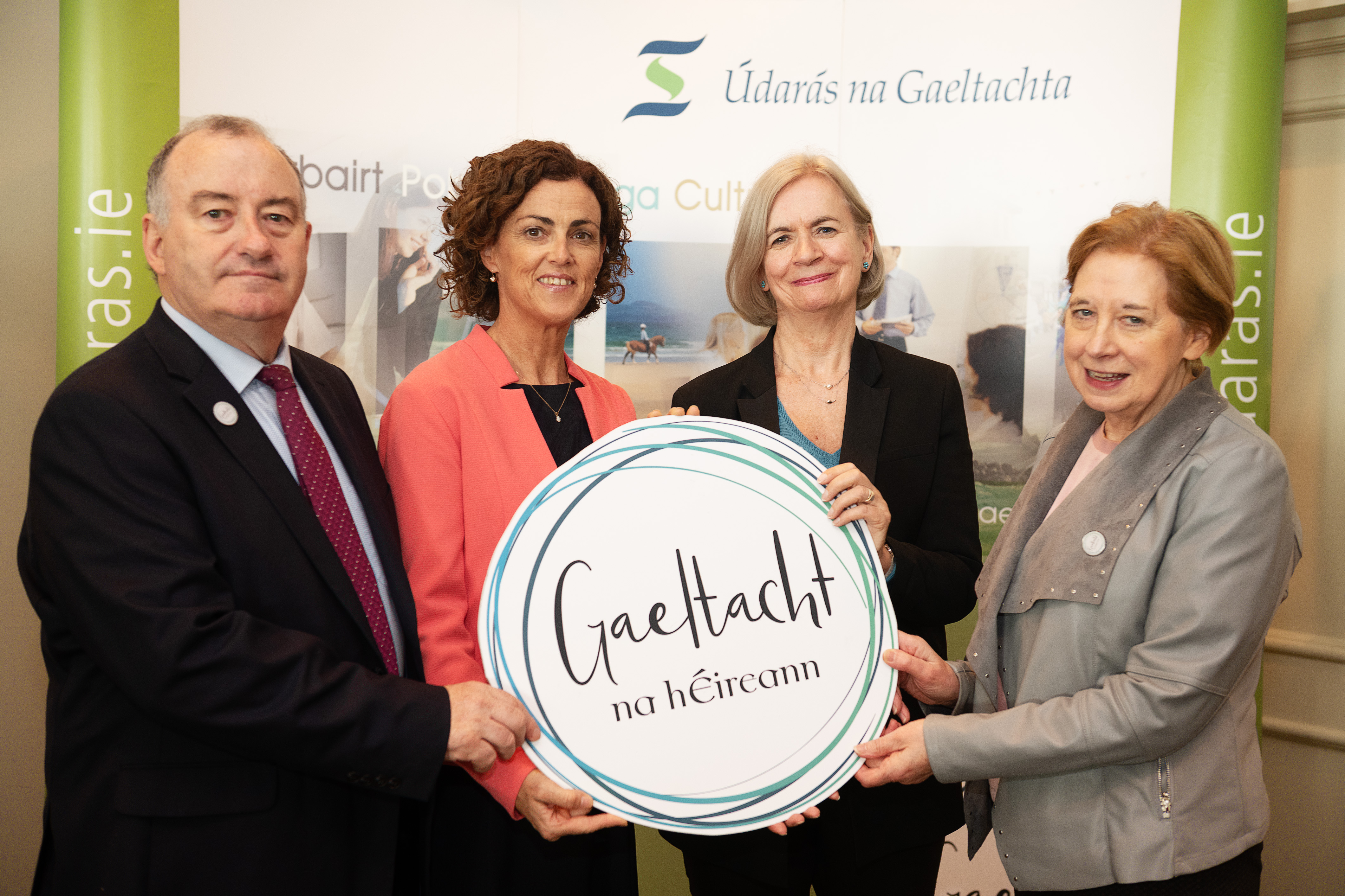 Seán Ó Laoi agus Máire Seosaimhín Breathnach, Comhaltaí Bhord Údarás na Gaeltachta, Anna Ní Ghallachair, Cathaoirelach Údarás na Gaeltachta, Mary Uí Chadhain, Comhalta Bhord Údarás na Gaeltachta ag imeacht seolta an bhranda Gaeltacht na hÉireann Seán Ó Laoi agus Máire Seosaimhín Breathnach, Comhaltaí Bhord Údarás na Gaeltachta, Anna Ní Ghallachair, Cathaoirelach Údarás na Gaeltachta, Mary Uí Chadhain, Comhalta Bhord Údarás na Gaeltachta ag imeacht seolta an bhranda Gaeltacht na hÉireann