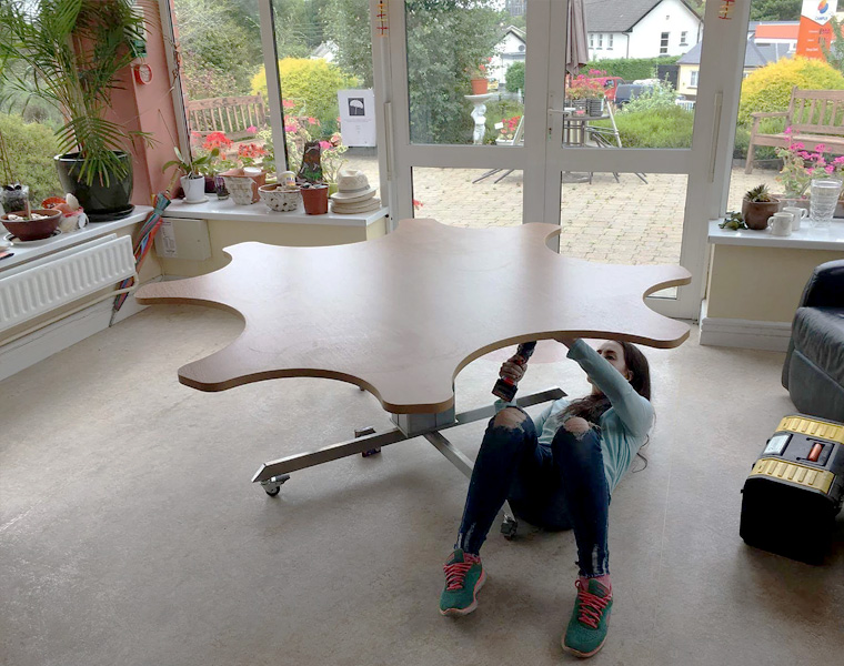 Ag cur le chéile ceann de bhoird Tábla Ábalta ag Ionad Chúraim Phobal Abbyleix Ag cur le chéile ceann de bhoird Tábla Ábalta ag Ionad Chúraim Phobal Abbyleix