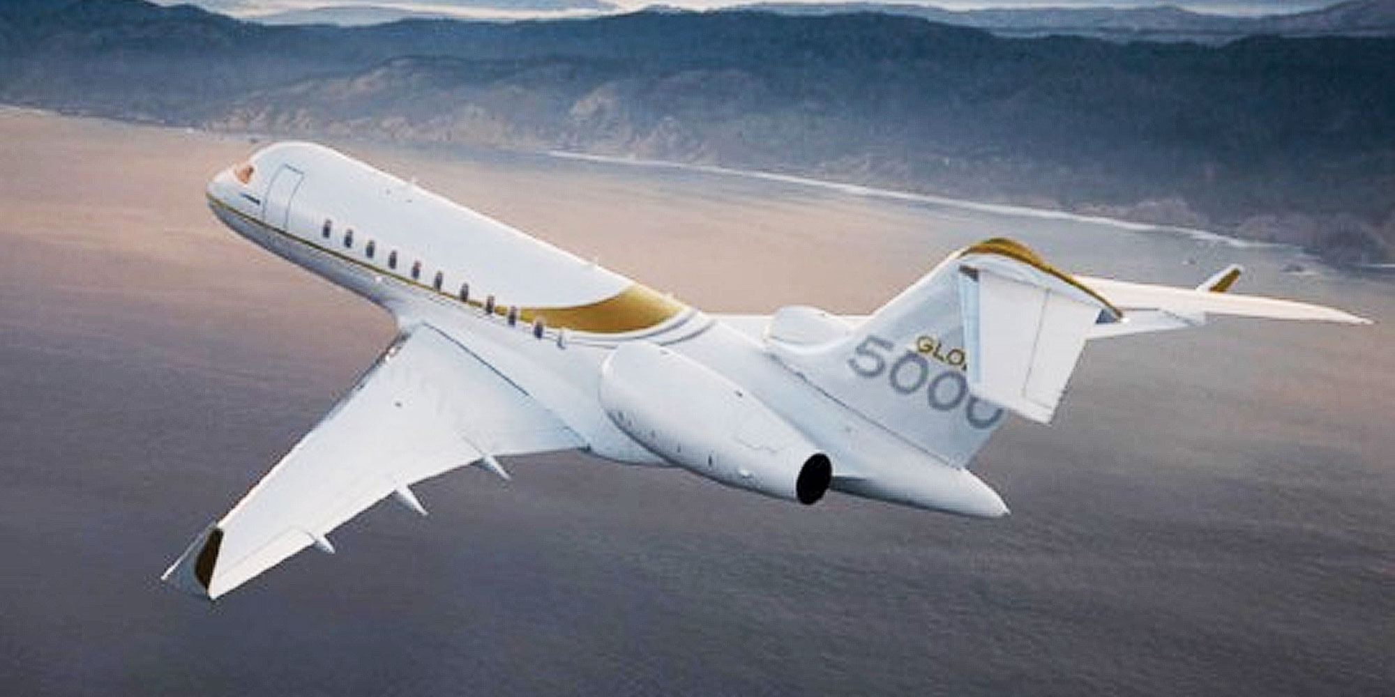 Image of a bombardier aerospace global 5000 in flight
