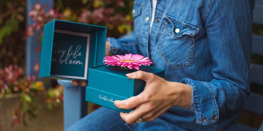 Bronntanas bláthanna úra ó Bloom in a Box