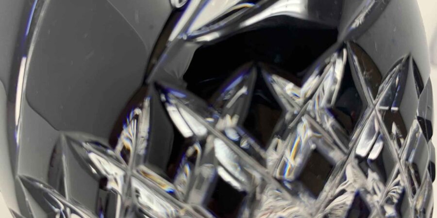 Criostal Chonamara ag glioscarnach