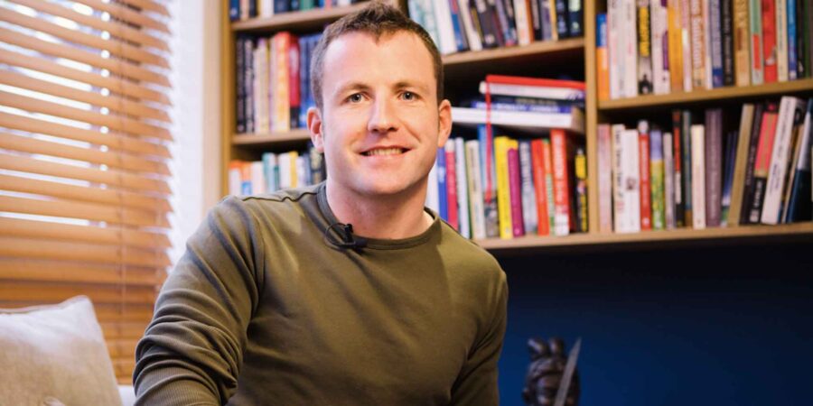 Pat Divilly i mbun cainte