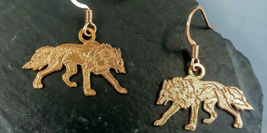 Fáinní cluaise óir galánta uaidh Swair Designs