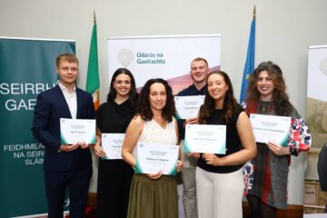 Na mic léinn Gaeltachta ar bhronnadh Scoláireacht ÚnaG agus FSS orthu